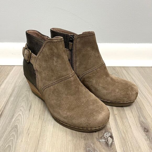 Dansko Booties Women’s 39 Shirley Taupe Brown Suede Leather Wedge Heeled - Picture 1 of 7
